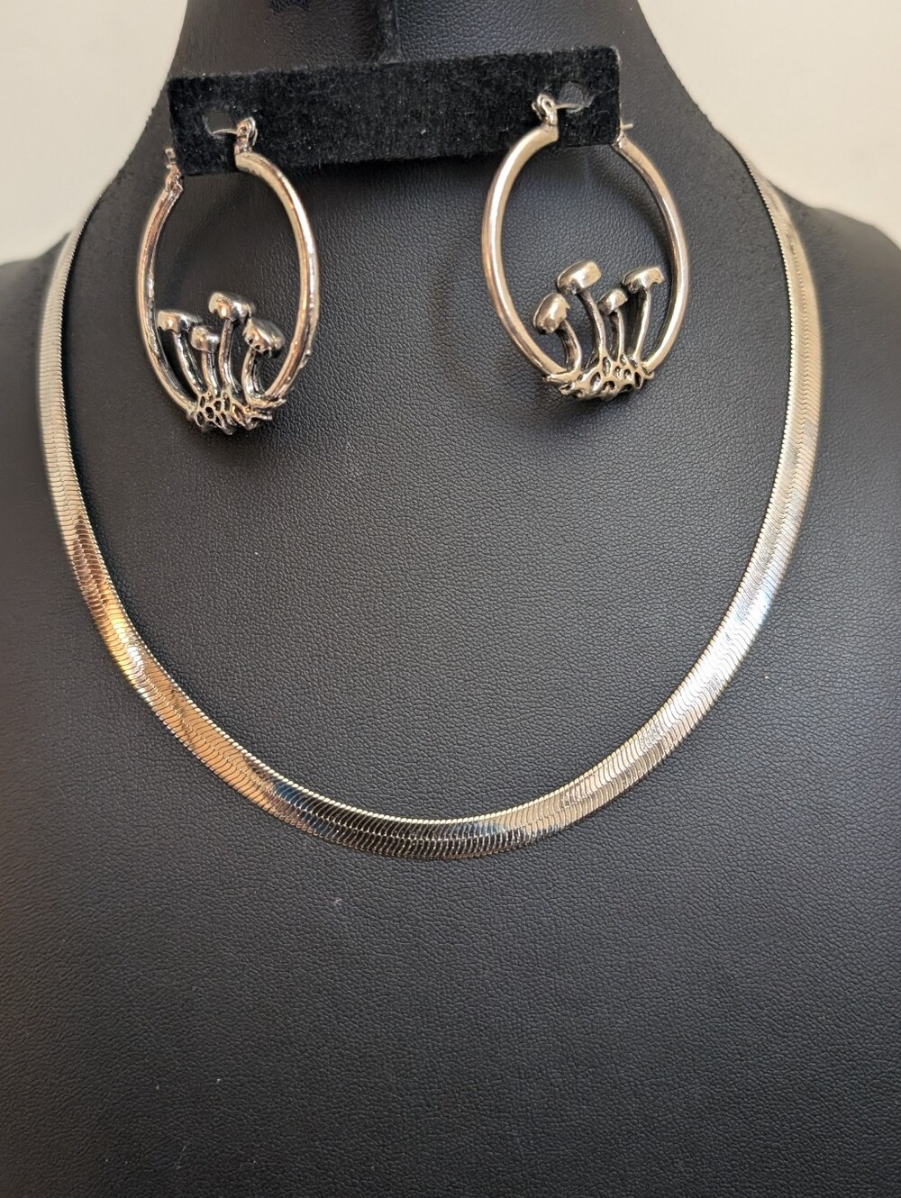 Vintage Herring Bone Necklafe & Silver Mushroom Earrings